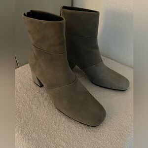 7.5M Kenneth Cole Real Suede Leather Grey Block Heel Ankle Boots Side Zip